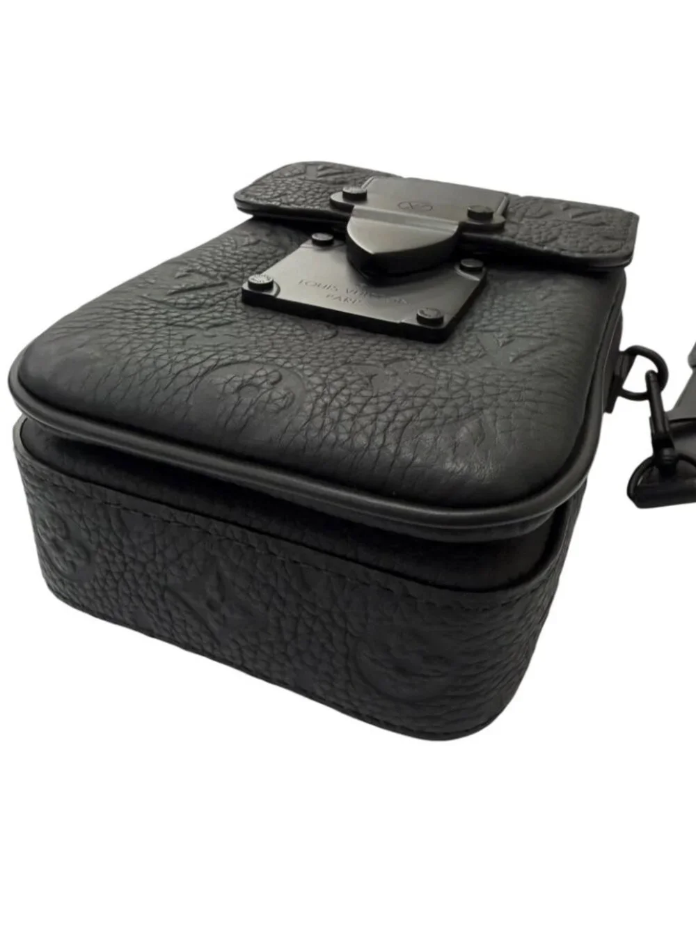 Louis Vuitton S Lock Vertical Wearable Wallet Leather Taurillon Monogram Black